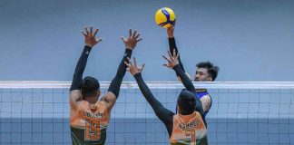 D’Navigators-Iloilo’s Jade Disqutado attempts a drop shot against two Philippine Army Troopers defenders. PHOTO COURTESY OF SPIKERS’ TURF