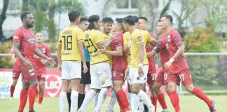 Kaya Futbol Club-Iloilo’s Simone Rota and Dynamic Herb-Cebu Football Club’s Daniel Gadia got into confrontation during their 2022-2023 Philippines Football League game on Sunday at the Iloilo Sports Complex. PFL PHOTO