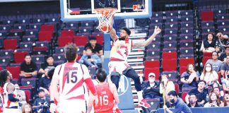 San Miguel Beermen’s Cameron Clark scores on a one-handed dunk. PBA PHOTO