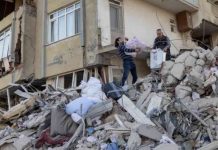 Turkey probes over 600 people for collapsed bldgs Photo courtesy of Reuters
