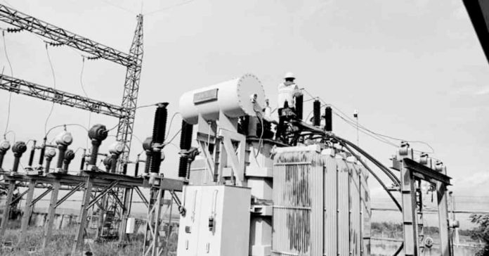 Bacolod power rate The technical crew of the Central Negros Electric Cooperative (Ceneco) conducts maintenance work on Sunday, March 19. This March, the average residential power rate of Ceneco decreased for the fourth consecutive month. CENECO FACEBOOK PAGE PHOTO