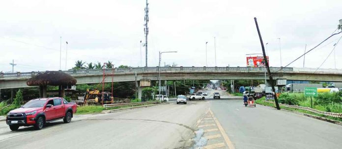 Buhang flyover pic The Buhang flyover is expected to ease the traffic congestion at the intersection of the Iloilo Circumferential Road and the Iloilo-Capiz Road (new route) especially during rush hours. It will be opened to traffic on the last week of March. AJ PALCULLO/PN