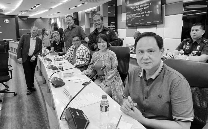 Defensor Gov. Arthur Defensor Jr. joins the meeting of the Union of Local Authorities of the Philippines, governors and other local chief executives with Philippine National Police chief, General Rodolfo Azurin Jr. and Department of Interior and Local Government secretary Benjamin Abalos Jr. at Camp Crame regarding the peace and order situation in the country on Tuesday, March 7. BALITA HALIN SA KAPITOLYO FB PHOTO