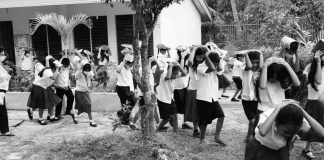 Students at Hoskyn Elementary School in Jordan town were again refreshed on what to do in the event of an earthquake through a drill conducted by the Guimaras Disaster Risk Reduction and Management Office. PROVINCE OF GUIMARAS