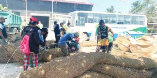 Residents of Barangay Semirara in Caluya, Antique made improvised oil spill booms to collect the sludge in the village’s coasts. KAP CATHERINE "KIKAI" LIM FACEBOOK