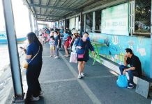 Passengers from Guimaras arrive at the Iloilo City-Guimaras Ferry Terminal in Iloilo City. AJ PALCULLO/PN