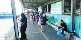 Passengers from Guimaras arrive at the Iloilo City-Guimaras Ferry Terminal in Iloilo City. AJ PALCULLO/PN