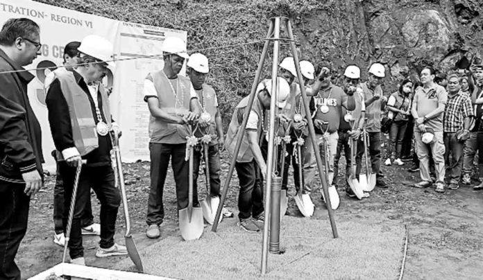 The National Irrigation Administration held a groundbreaking for the P664-million Bayuyan Small Reservoir Irrigation Project. PIA PHOTO