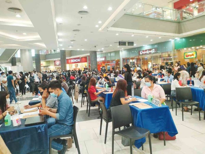 jobseekers Ilonggo jobseekers trooped to a mall in Iloilo City for the June 2022 job fair organized by the provincial government’s Public Employment Service Office. PN FILE PHOTO