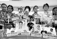 STOP THE KILLINGS. Mothers of “Oplan Tokhang” victims appeal to then-President Rodrigo Duterte to stop the killings in this file photo on Oct. 28, 2017, just a year after he launched his brutal war on drugs that left more than 6,000 mostly poor suspects dead by the time he left office on June 30, 2022. File photo by NIÑO JESUS ORBETA / Philippine Daily Inquirer
