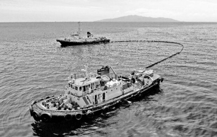 nation spill Together with an oil spill boom and skimmer, the Philippine Coast Guard goes around the suspected area of the sunken oil tanker MT Princess Empress in Oriental Mindoro on March 14, 2023. Photo by Malayan Towage and Salvage Corporation