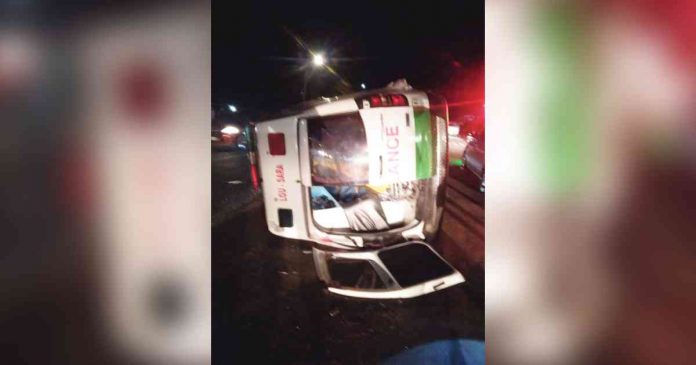 patient-loaded-ambualnce A patient-loaded ambulance turned on its side in Barotac Nuevo, Iloilo on Wednesday. It was hit by another vehicle. CHTRISTINA ALMERA