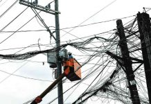 DOE allays fears of power outages as reserves dip Linemen work on tangled electric cables in Quezon City. GEORGE CALVELO/ABS-CBN NEWS PHOTO