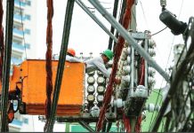 No ‘red alert’ alert warning on power supply – DOE Linemen check electric meters at the Divisoria area in Manila. JONATHAN CELLONA/ABS-CBN NEWS PHOTO