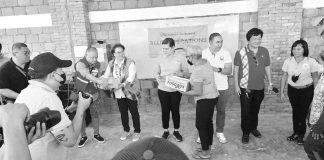 Vice President Sara Duterte-Carpio and Antique governor Rhodora Cadiao distribute food boxes to oil spill-affected residents in Caluya town. PROVINCE OF ANTIQUE FACEBOOK PAGE PHOTO