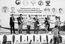 DA gets 10K rice bags from SoKor Officials of the Department of Agriculture (DA) meet milled rice beneficiaries on March 21, 2023 as the Ministry of Agriculture, Food, and Rural Affairs of South Korea delivered aid to disaster-affected families in Misamis Oriental. DA-AFID PHOTO