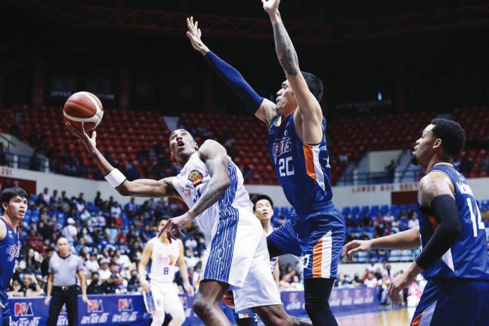 sports TNT TNT Tropang Giga’s Rondae Hollis-Jefferson is forced to a tough shot by the defense of Meralco Bolts’ Raymond Almazan. PBA PHOTO