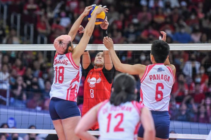 sports creamline pic and caption Creamline Cool Smashers’ Diana Carlos (18) blocks the shot of Ilongga Aiza Maizo-Pontillas of Petro Gazz Angels (in red). PVL PHOTO