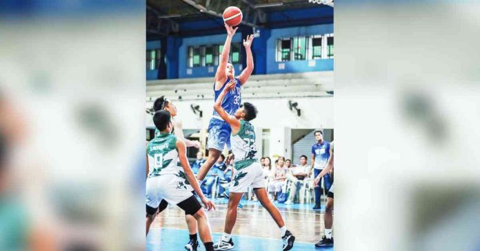 tay-tung Bacolod Tay Tung High School Thunderbolts’ Dave Matthew Recodo goes for a one-hander against a University of St. La Salle defender. PHOTO COURTESY OF ALAN SU