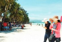 PH eases entry for tourists, eyes eVisa Chinese tourists enjoy the world-renowned Boracay Island in this undated photo. PNA PHOTO
