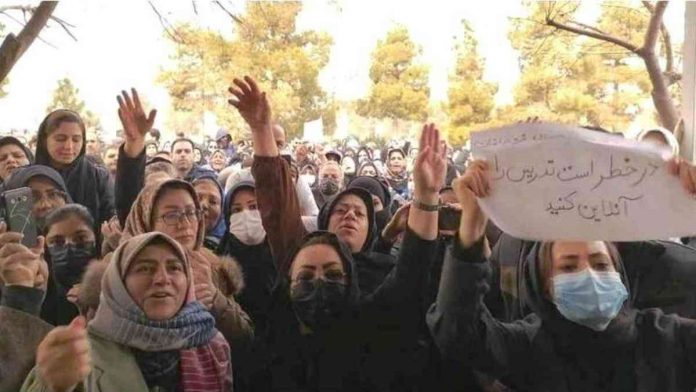 world iran Parents protest in Iran. They are afraid to send their girls to school and are calling for online lessons. IRNA