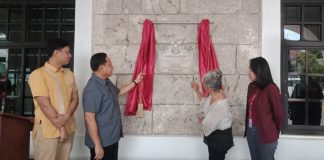 Gov. Arthur Defensor Jr. and Dr. Jurgenne Primavera, board of trustees member of the National Museum of the Philippines and a national scientist, lead the unveiling of the cultural marker for Casa Real de Iloilo with the Arroyo Fountain. IME SORNITO/PN