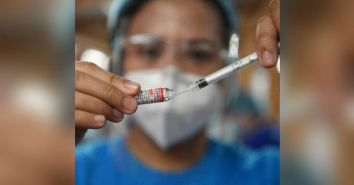 OCTA_superimposed A health worker prepares a dose of Gamaleya National Center of Epidemiology and Microbiology’s Sputnik V Covid-19 vaccine during a vaccination for residents in Mandaluyong City, suburban Manila on July 15, 2021. AFP