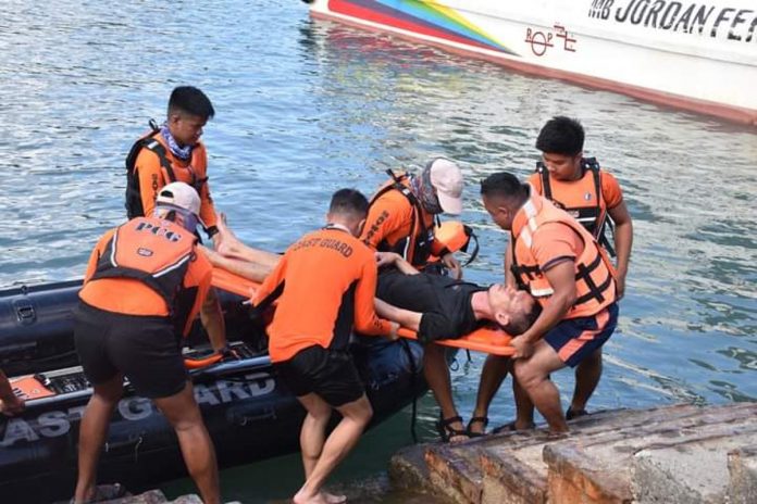 SIMEX_pic_resized Personnel of the Philippine Coast Guard joined the simulation exercise on being drowned after a boat capsized in Guimaras on Thursday, April 20. PROVINCE OF GUIMARAS FB PHOTO