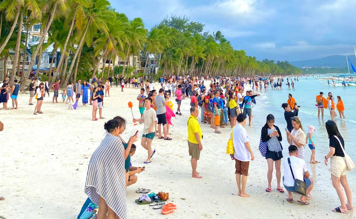 ‘No heat wave, no closure of Boracay resorts’
