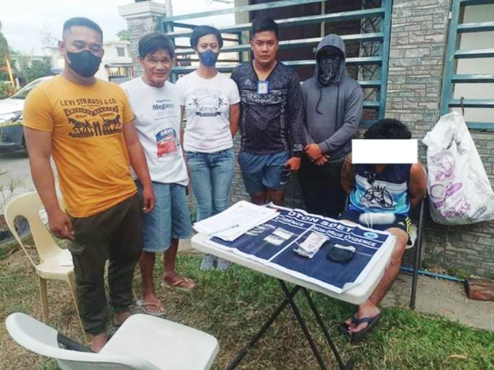 drug bust Drug suspect Jovan Roy “Nonoy” Jose (sitting, right) yielded P170,000 worth of suspected shabu in a drug buy-bust operation in Barangay Abilay Norte, Oton, Iloilo on Sunday, April 2. OTON POLICE STATION PHOTO