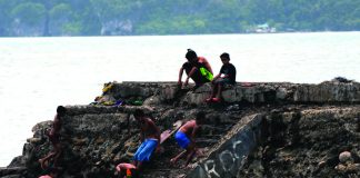 COOLING IT OFF. It’s summer. It’s hot. And there’s a blackout. What should youngsters do? For these young residents of Iloilo City, it’s time for a dip in the cool waters of the Iloilo Strait. They are shown here having fun at the breakwater of Fort San Pedro. PN PHOTO