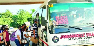 Passengers board a modernized jeepney at the Tagbak terminal in Jaro, Iloilo City. Tagbak to Festive Walk via SM City/Atria is one of the new routes under the enhanced Local Public Transport Route Plan of the city. AJ PALCULLO/PN
