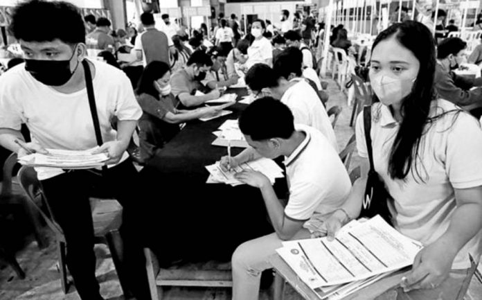 nation job New graduates are finding it hard to land jobs because online learning failed to fully develop the “soft skills’’ they would also need in the workplace, according to a Commission on Human Rights study. PHOTO BY RICHARD A. REYES / PHILIPPINE DAILY INQUIRER