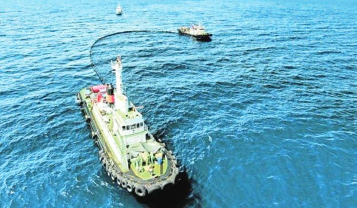 DISASTER AT SEA. An expert team from the Japan Disaster Relief helps the Philippine Coast Guard (PCG) in containing the oil spill from the sunken fuel tanker, MT Princess Empress, off the waters of Oriental Mindoro in this photo taken on March 16. PCG PHOTO