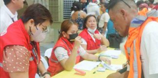 Personnel of the Department of Social Welfare and Development Region 6 released assistance to the oil spill-affected residents of Caluya, Antique. CONTRIBUTED PHOTO/PNA