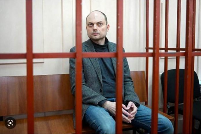 russia_resized Russian opposition activist Vladimir Kara-Murza sits on a bench inside a defendants’ cage during a hearing at the Basmanny court in Moscow.