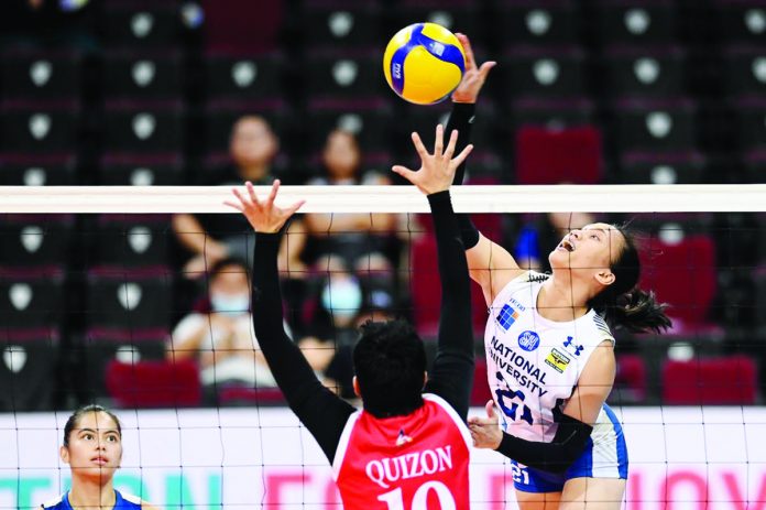 sports_NU_resized Negrense Myrtle Escanlar of the National University Lady Bulldogs scores against the defense of University of the East Lady Warriors’ Jhumelle Quizon. UAAP PHOTO