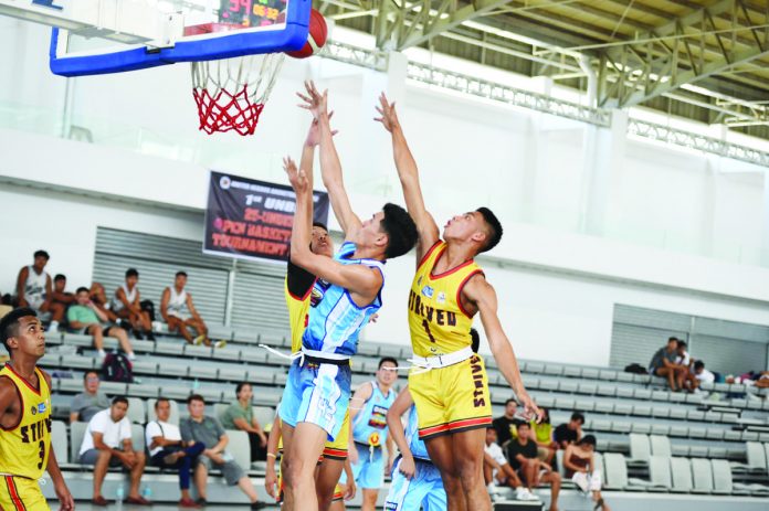 sports_davies_resized Members of Davies Paints Philippines team and CSAB/Strived Sportswear battle for loose ball. UNBL PHOTO