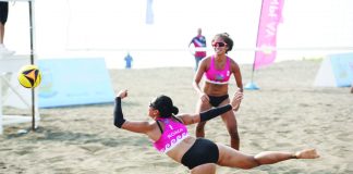 Ilongga Roma Joy Doromal tries to save the ball as her teammate Gen Eslapor looks on. BVR PHOTO