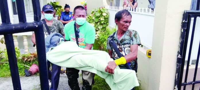 Canadian_kills_wife_then_self_resized Canadian national Ronald St. Jean stabbed to death his wife Leizel Demerin-St. Jean and then took his own life in their home at Villa Mikaela in Barangay Singcang-Airport, Bacolod City on Friday morning, May 12.