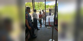Security personnel make sure that all individuals entering the Iloilo City Hall premises are wearing facemasks. GLENDA TAYONA/PN