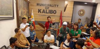 Kalibo mayor Juris Bautista Sucro (in white shirt, seated) imposed stricter curfew hours following the indiscriminate firing of sling bows. Photo shows the mayor with one of the victims (in green shirt, seated) during a press conference. KALIBO MAYOR JURIS SUCRO PHOTO