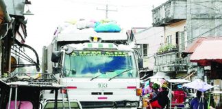 A garbage truck is collecting trash in Bacolod City in this undated photo. The city government will soon launch a mobile application that will allow households and business establishments to book a garbage pick-up. PNA BACOLOD FILE PHOTO