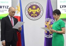 Lynette V. Ortiz (right) takes her oath as the 11th President and CEO of LANDBANK before Finance Secretary and LANDBANK Chairman Benjamin E. Diokno (left) on 24 May 2023 at the DOF Building in Manila.