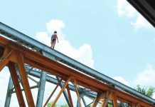 Robbery suspect climbs atop bridge to evade arrest Robbery suspect Fernando Camporaso Jr. climbed onto trusses of the Caliban bridge in Barangay Caliban, Murcia, Negros Occidental on Sunday, May 14, after carting away P7,800 in cash from a lending collector. APRIL MAHUSAY PHOTO