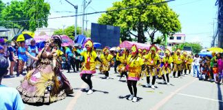 One of the participating barangays during the Parada sa Kaadlawan (Pasundayag sang mga Barangay kag Paindis-indis sang mga Lin-ay) on Friday, May 12, during the opening program of Kaadlawan sang Roxas City. MERLINDA BAGNATE PHOTO