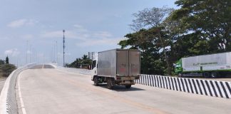 The Buhang flyover at the Iloilo Circumferential Road – Iloilo-Capiz Road (new route) intersection in Jaro, Iloilo City is now passable. The two-lane flyover has a length of 340 linear meters and a width of 10.34 meters. JOEMER ROQUERO PHOTO