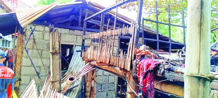 fire_resized Fire gutted two houses in Arevalo, Iloilo City on Wednesday noon, May 10. RMN ILOILO PHOTO