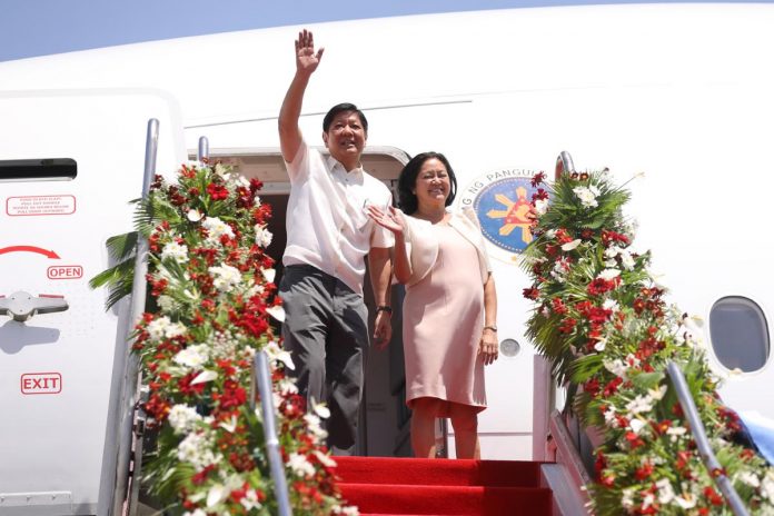 nation_pic_and_caption_resized OFFICIAL BUSINESS. President Ferdinand R. Marcos Jr. and First Lady Liza Araneta-Marcos depart from Villamor Air Base in Pasay City on Sunday (April 30, 2023). The President will be in the United States until May 4 along with his economic team and business leaders, with a bilateral meeting with President Joe Biden in Washington, D.C. on May 1 included in his itinerary. PNA