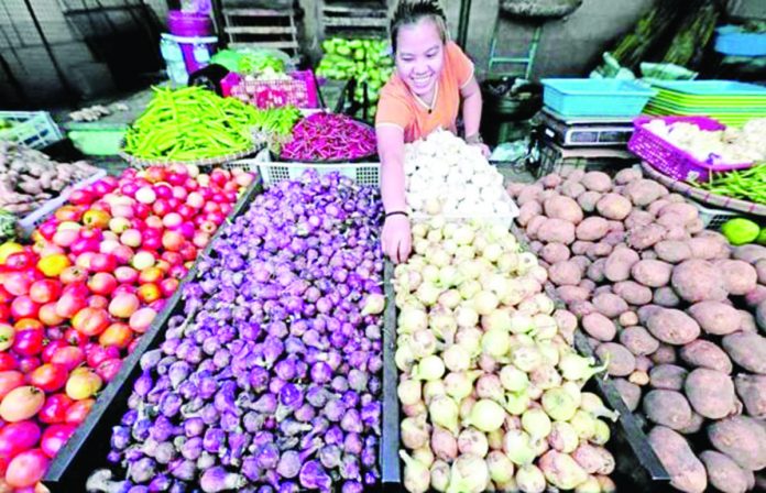 The Department of Agriculture’s monitoring showed prices of onions range from P160 to P200 per kilo. The government is looking at white onion importation this year to stabilize prices. FILE PHOTO BY GRIG C. MONTEGRANDE /PHILIPPINE DAILY INQUIRER
